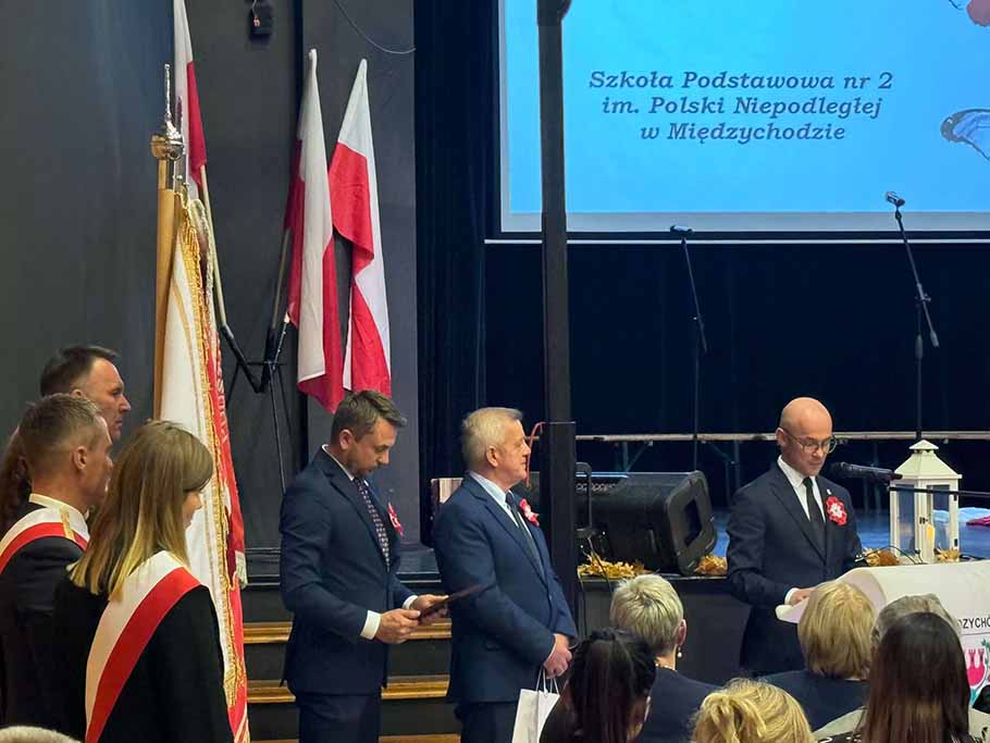 osoby oczekujące na wygłoszenie przemówienia